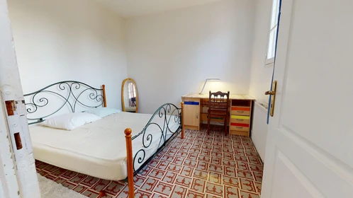 Zimmer mit Doppelbett zu vermieten Avignon