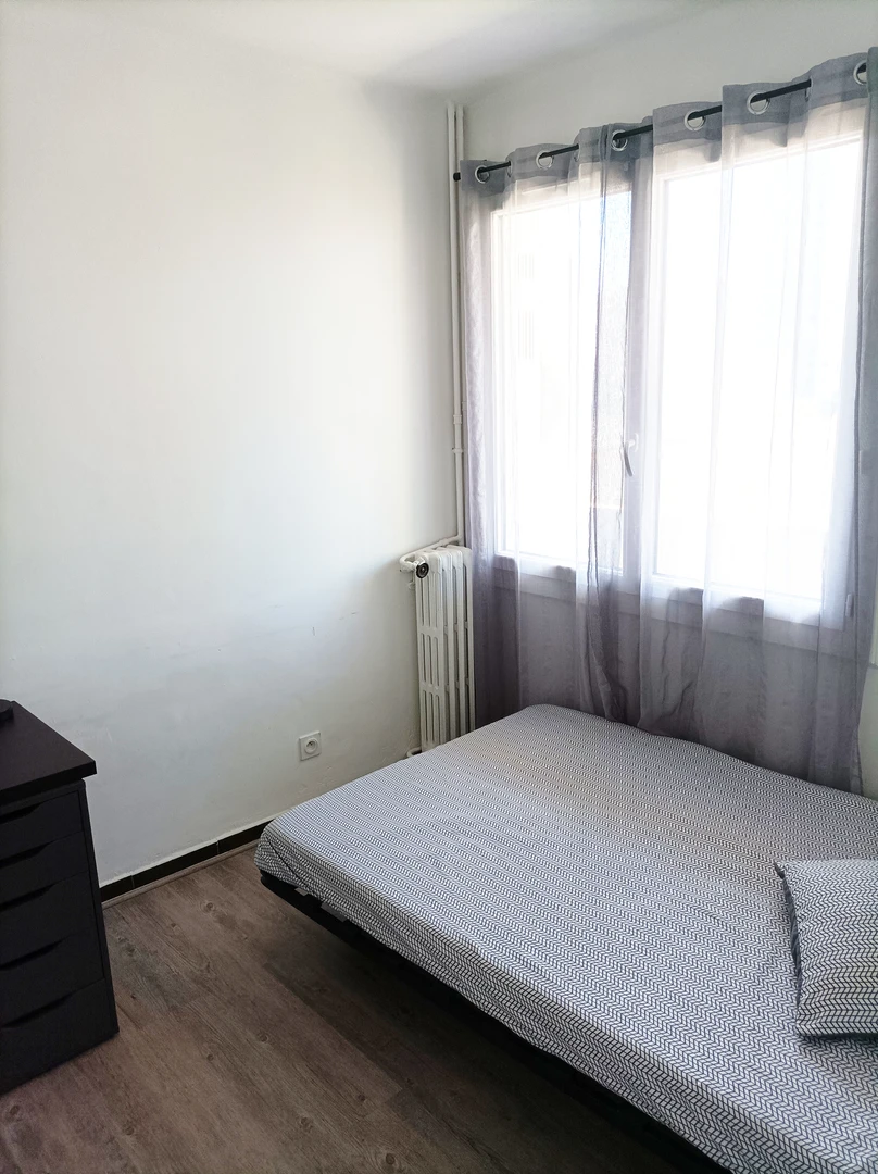 Renting rooms by the month in Toulon