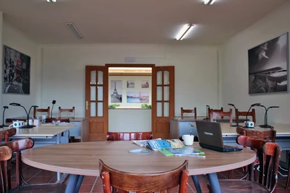 Habitación compartida con escritorio en Cerdanyola Del Vallès