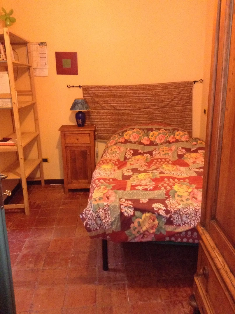 Quarto para alugar com cama de casal em Perugia