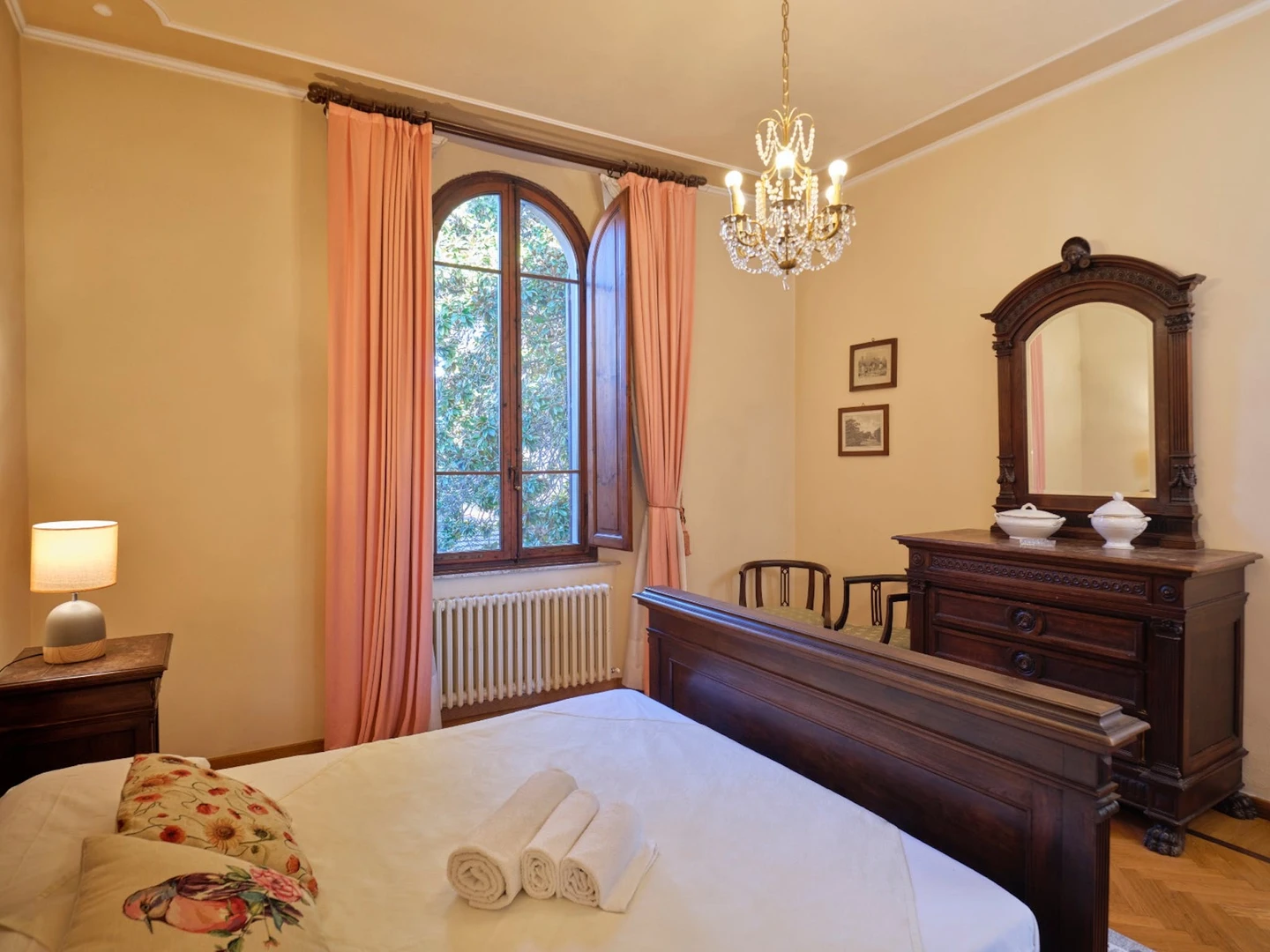 Renting rooms by the month in Siena