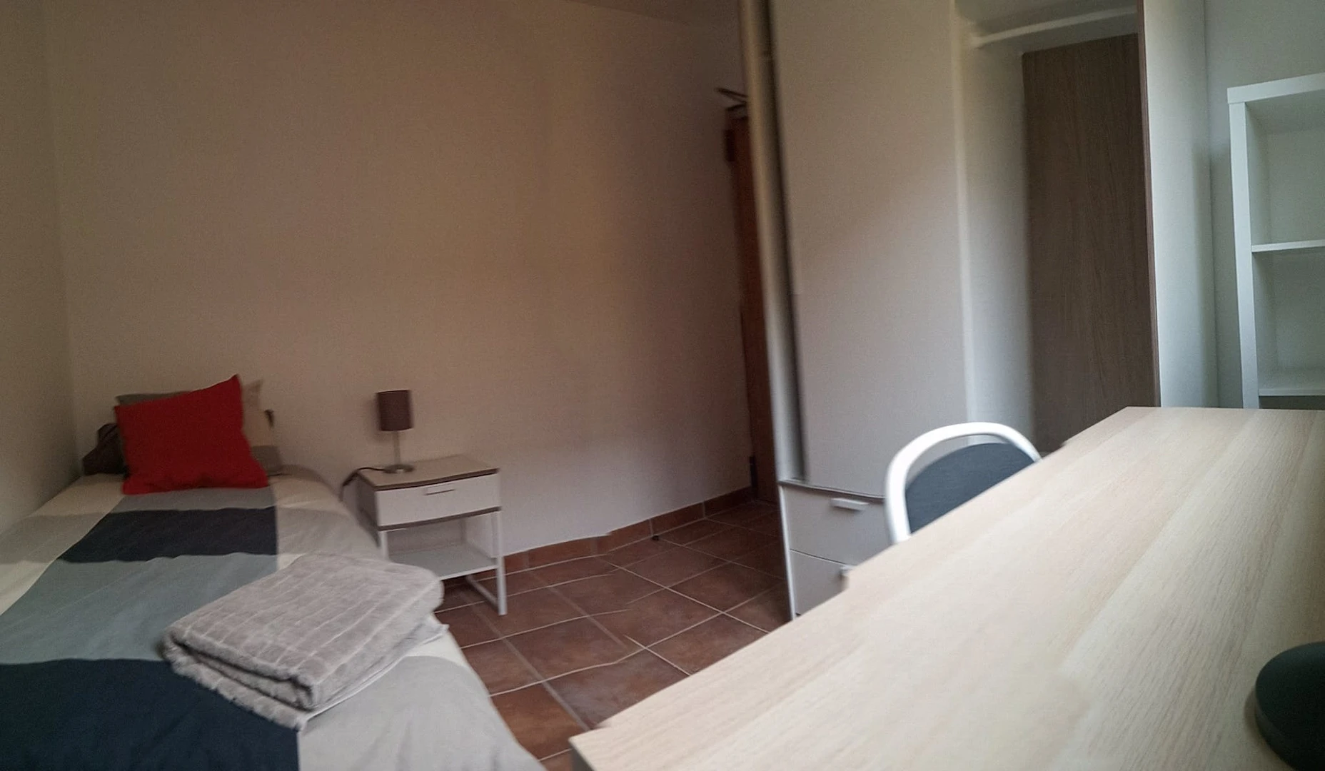 Chambre à louer dans un appartement en colocation à Cerdanyola Del Vallès