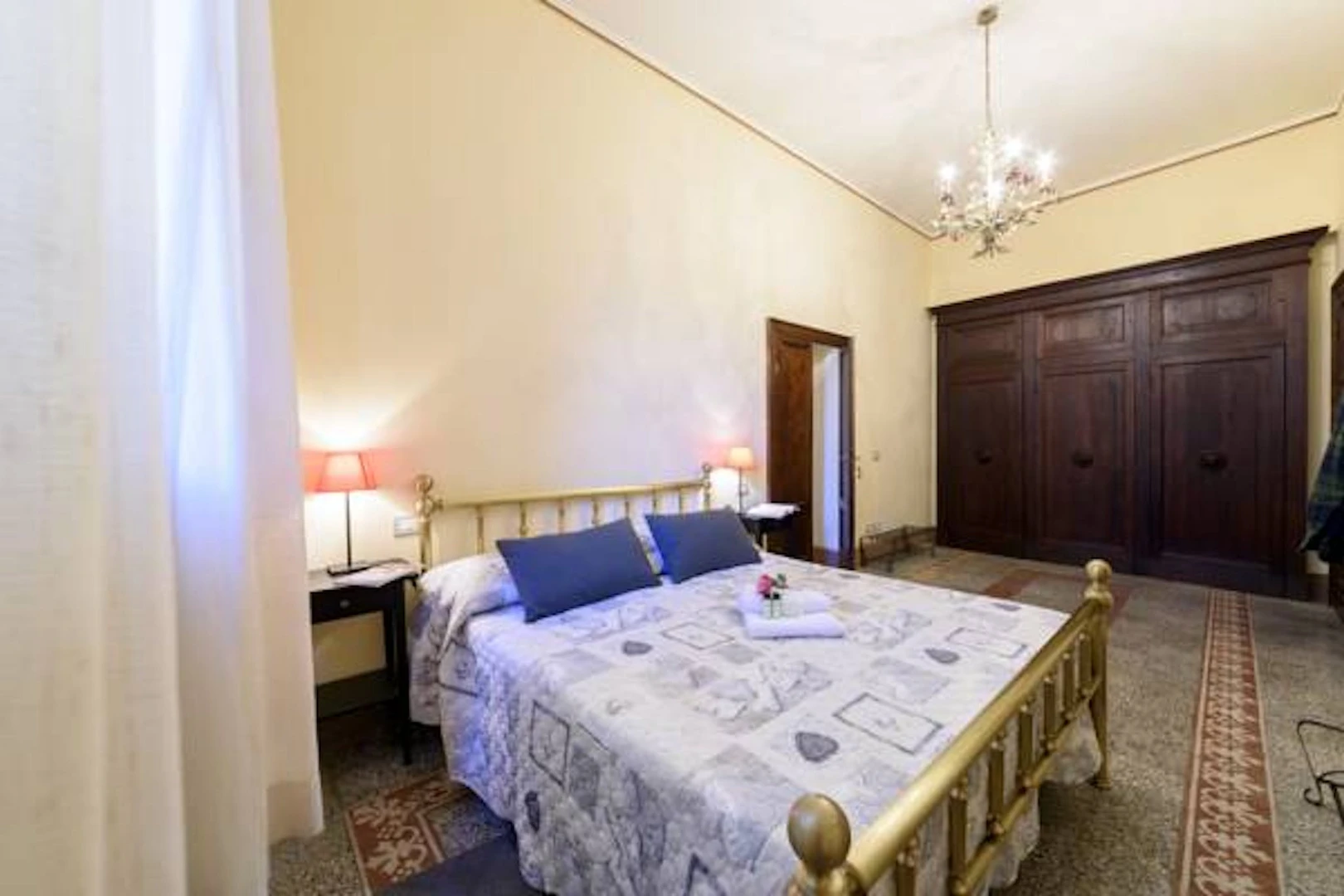 Room for rent with double bed Siena
