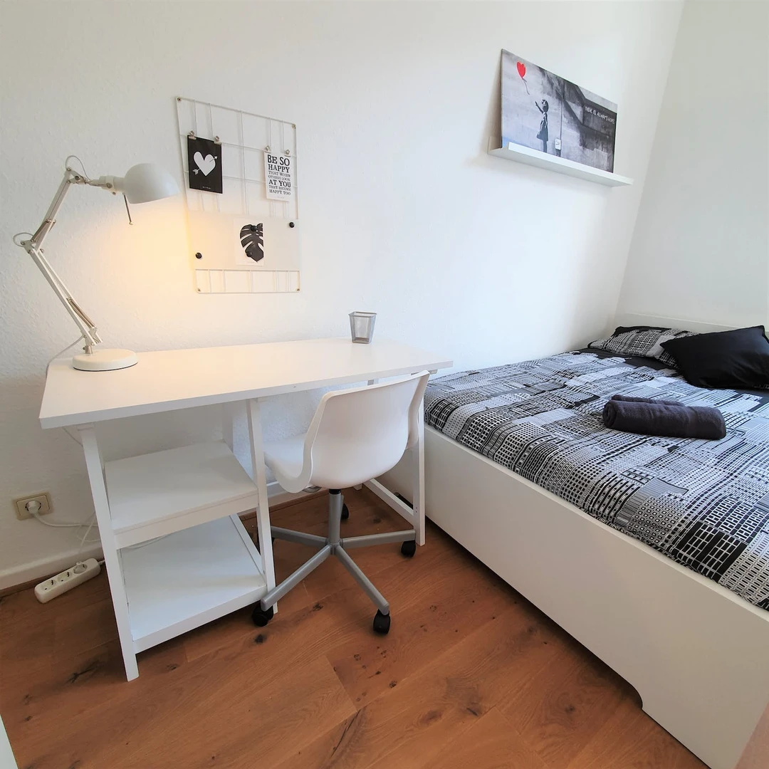 Zimmer mit Doppelbett zu vermieten Bonn
