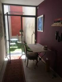Pokój do wynajęcia we wspólnym mieszkaniu w Nîmes