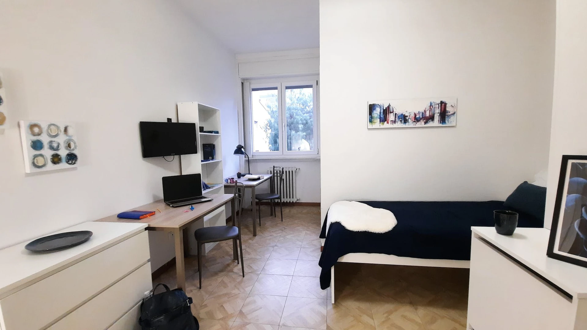 Habitación compartida con escritorio en Bérgamo