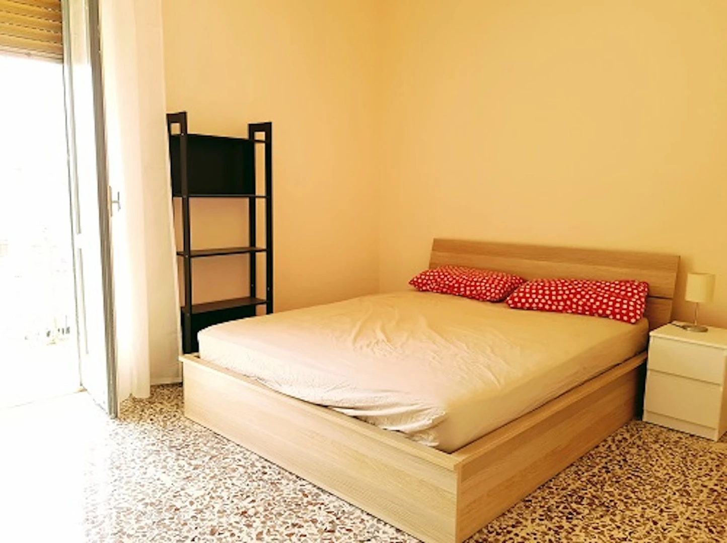 Room for rent in a shared flat in Catania