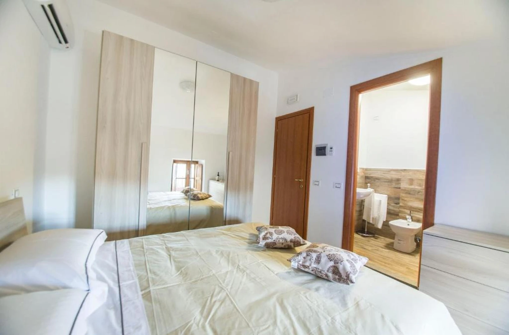 Habitación compartida en apartamento de 3 dormitorios Viterbo
