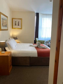 Cheap private room in Brighton