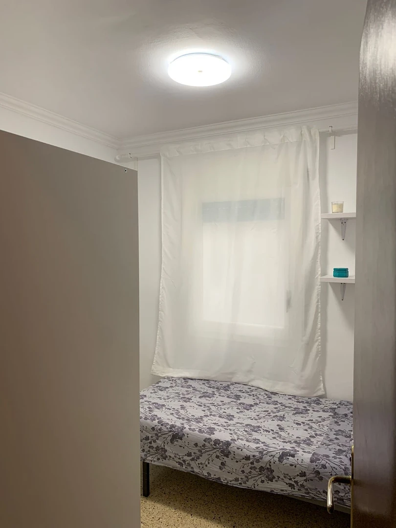 Bright private room in Terrassa