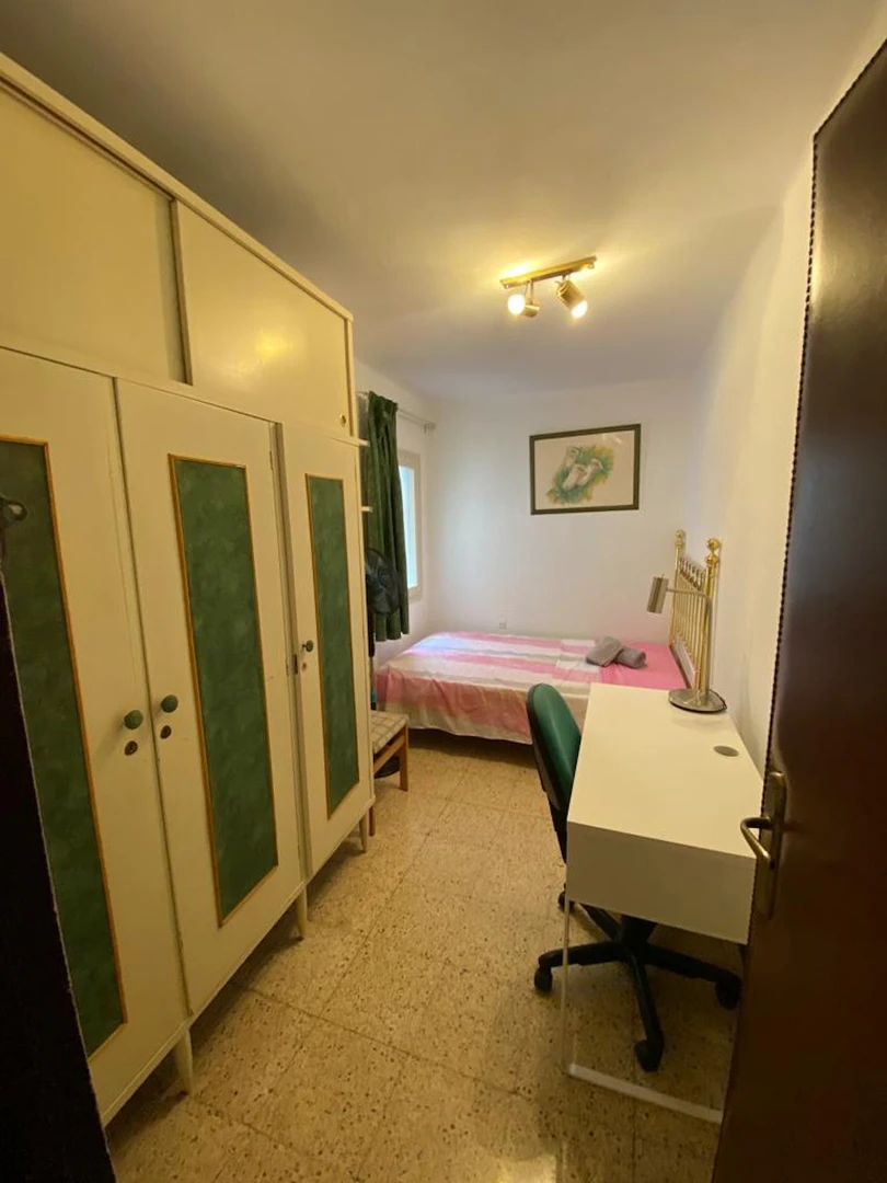 Cheap private room in Terrassa