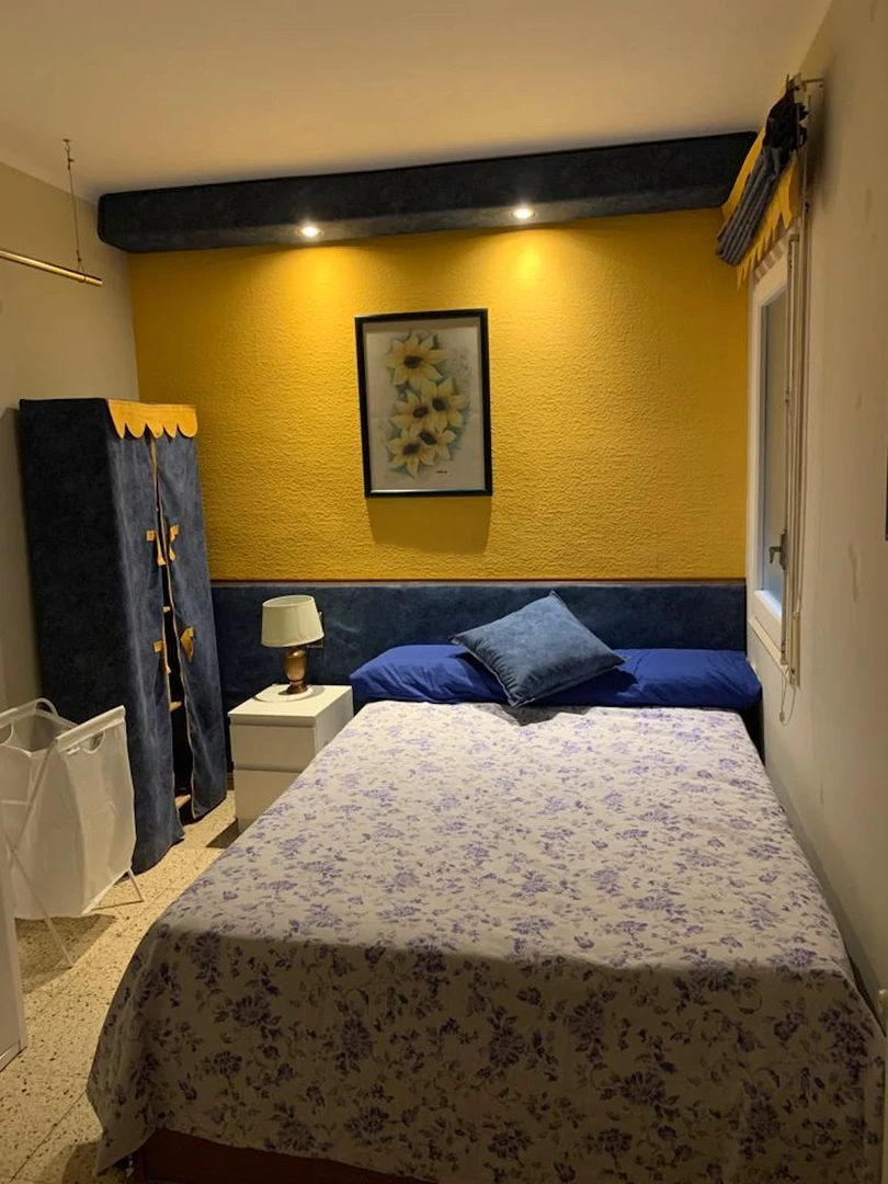 Bright private room in Terrassa