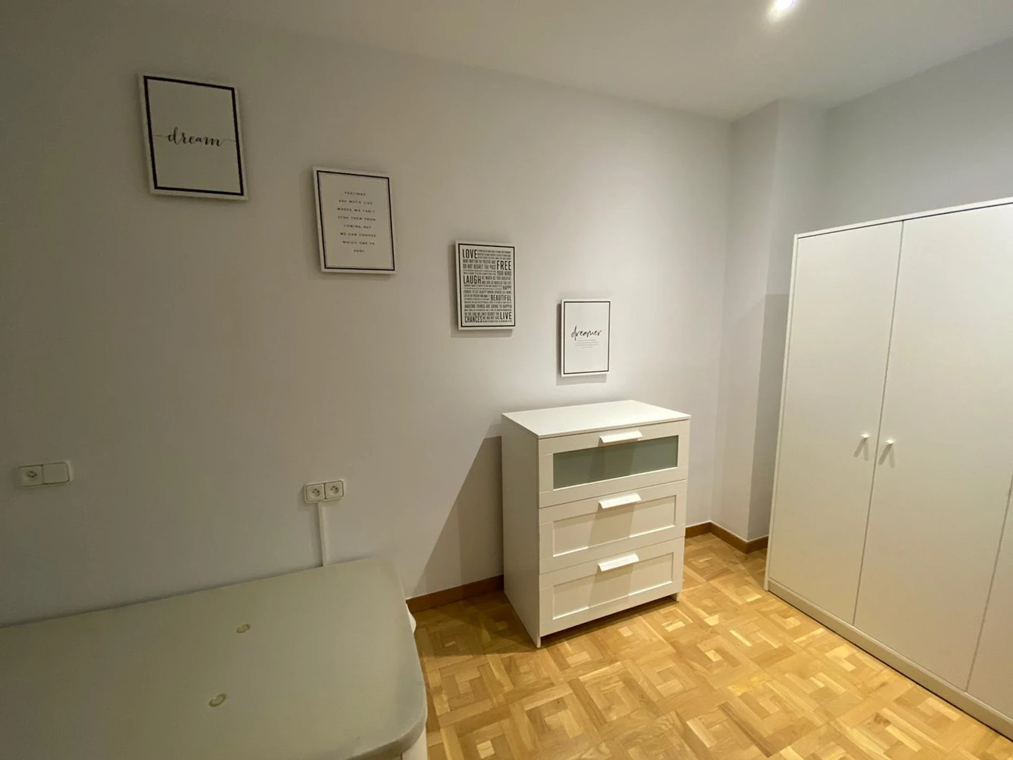Room for rent with double bed Terrassa