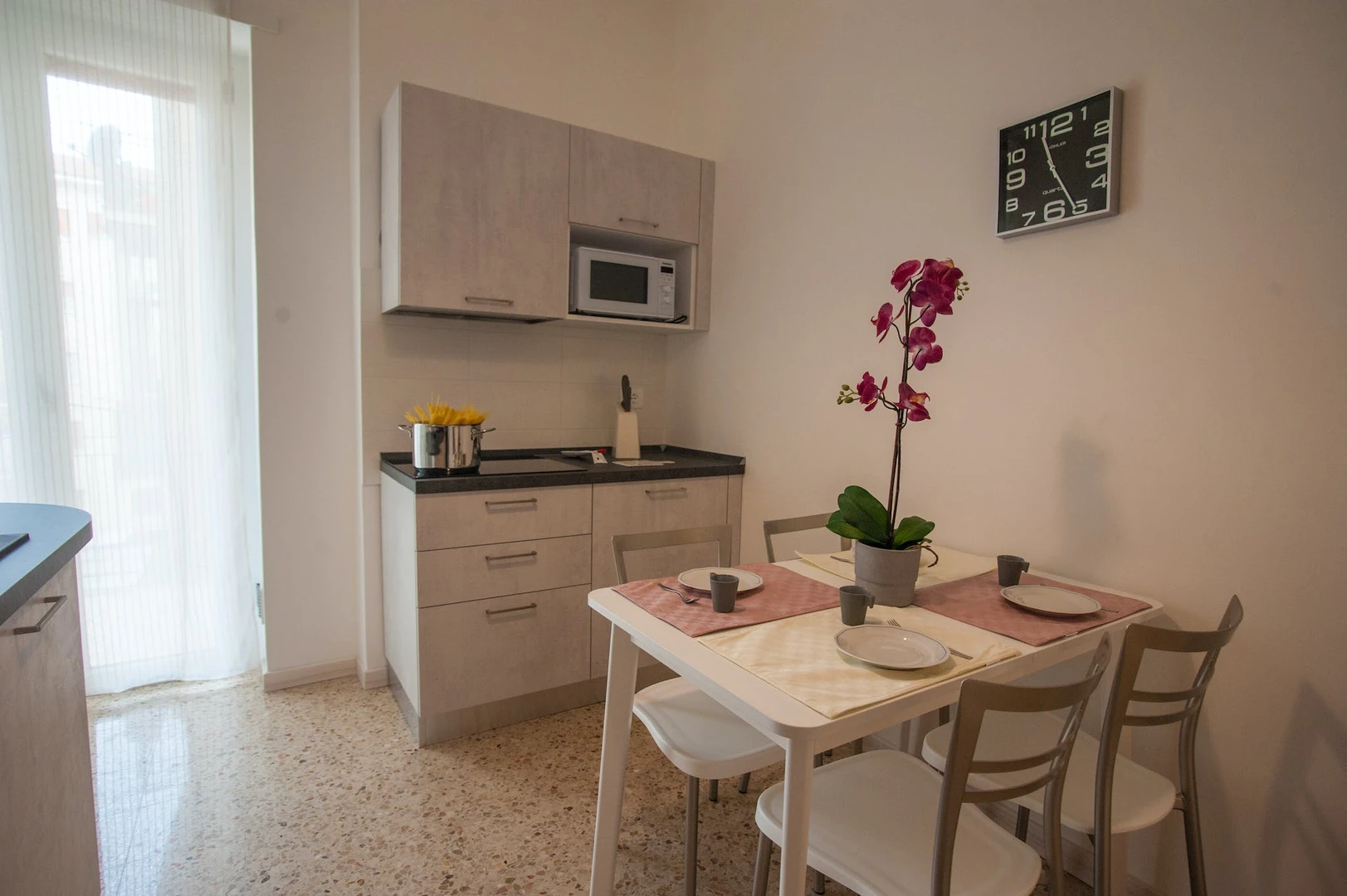 Alojamiento con 3 habitaciones en Verona