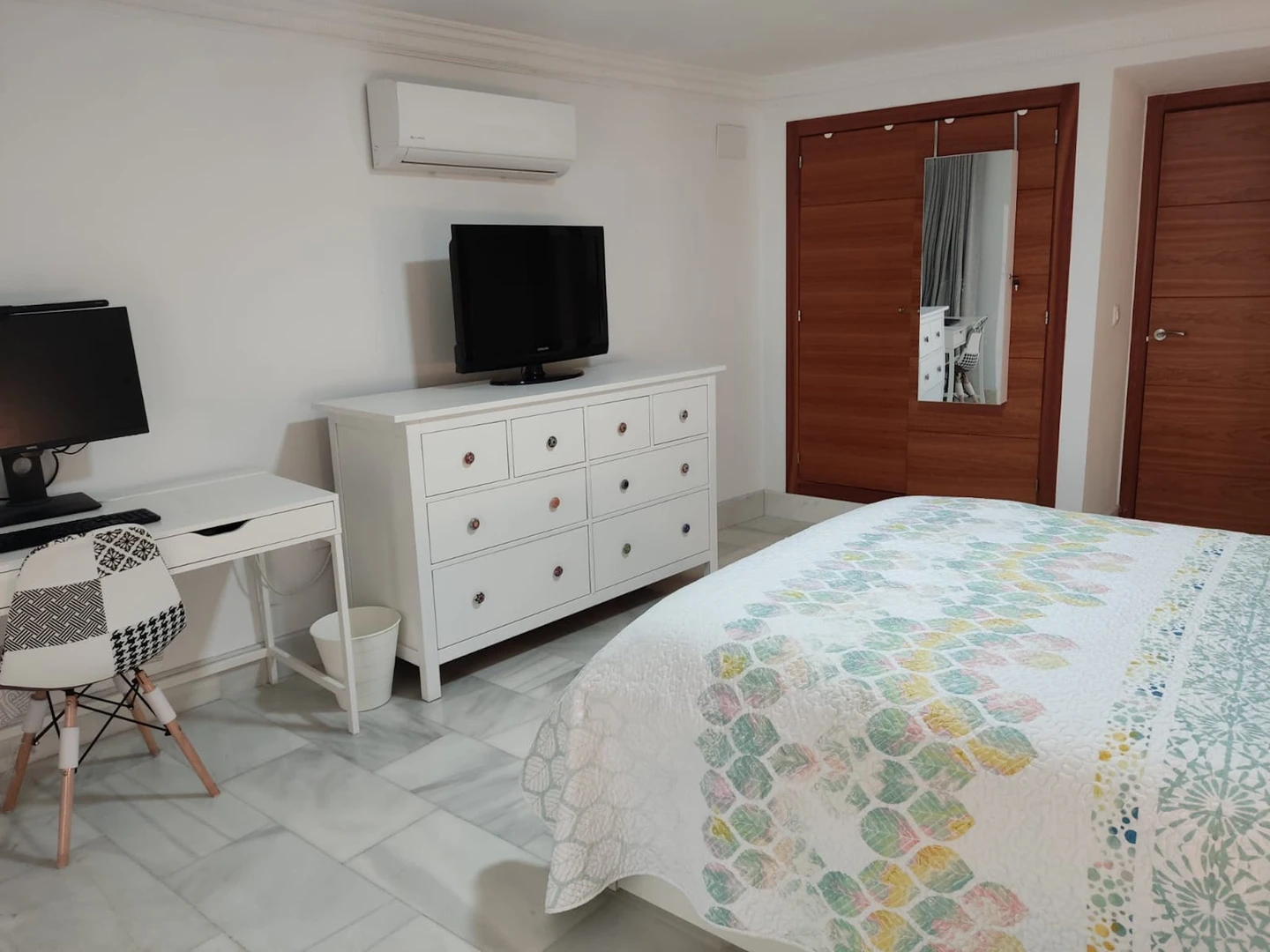 Entire fully furnished flat in Seville
