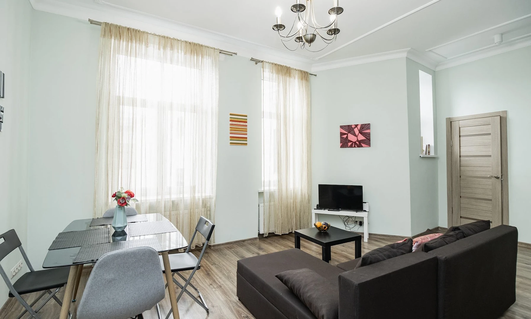 Appartement moderne et lumineux à Rīga