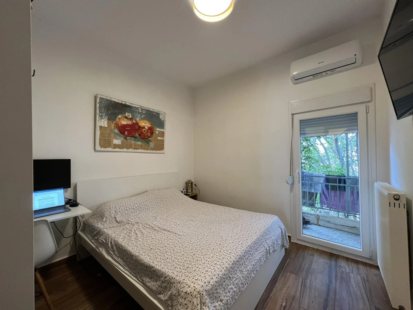 Bright private room in Thessaloniki