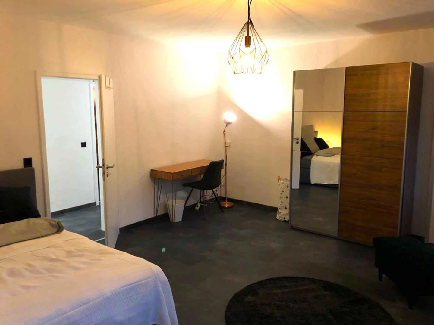 Stanza in affitto in appartamento condiviso a Colonia
