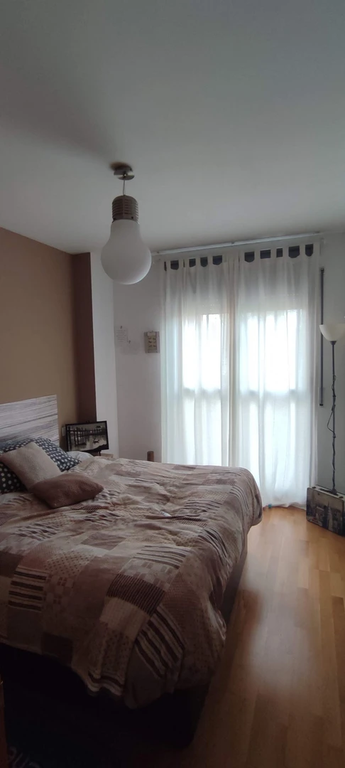 Alojamiento con 3 habitaciones en Sant Cugat Del Vallès