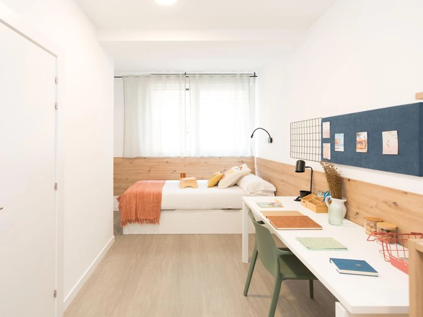 Very bright studio for rent in Madrid