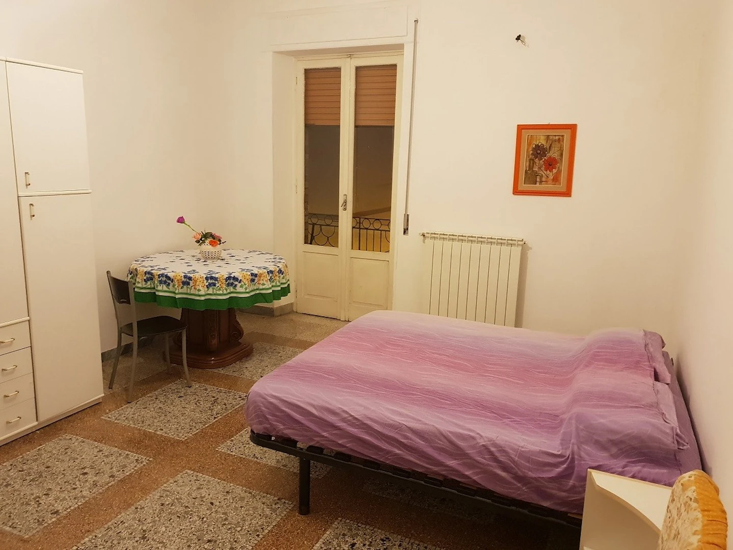 Wspólny pokój z biurkiem w Foggia