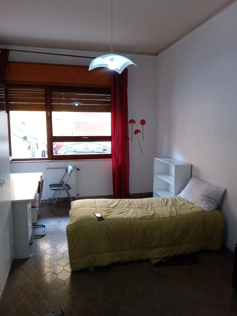 Room for rent in a shared flat in Reggio Calabria