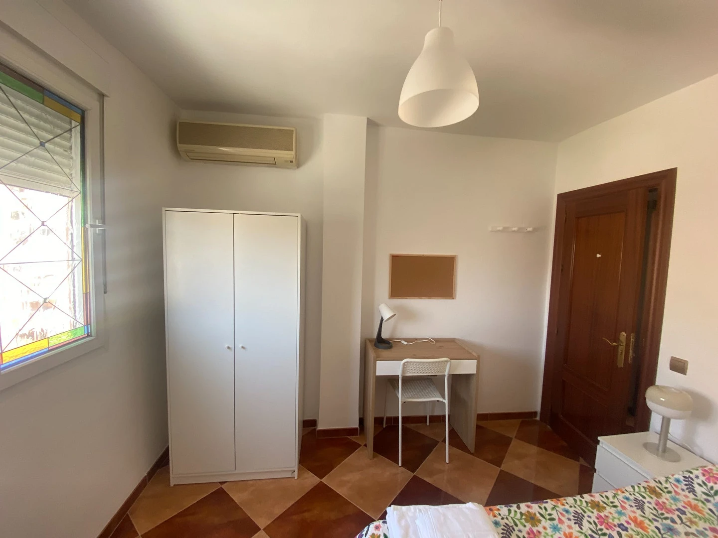 Habitación compartida con otro estudiante en Málaga