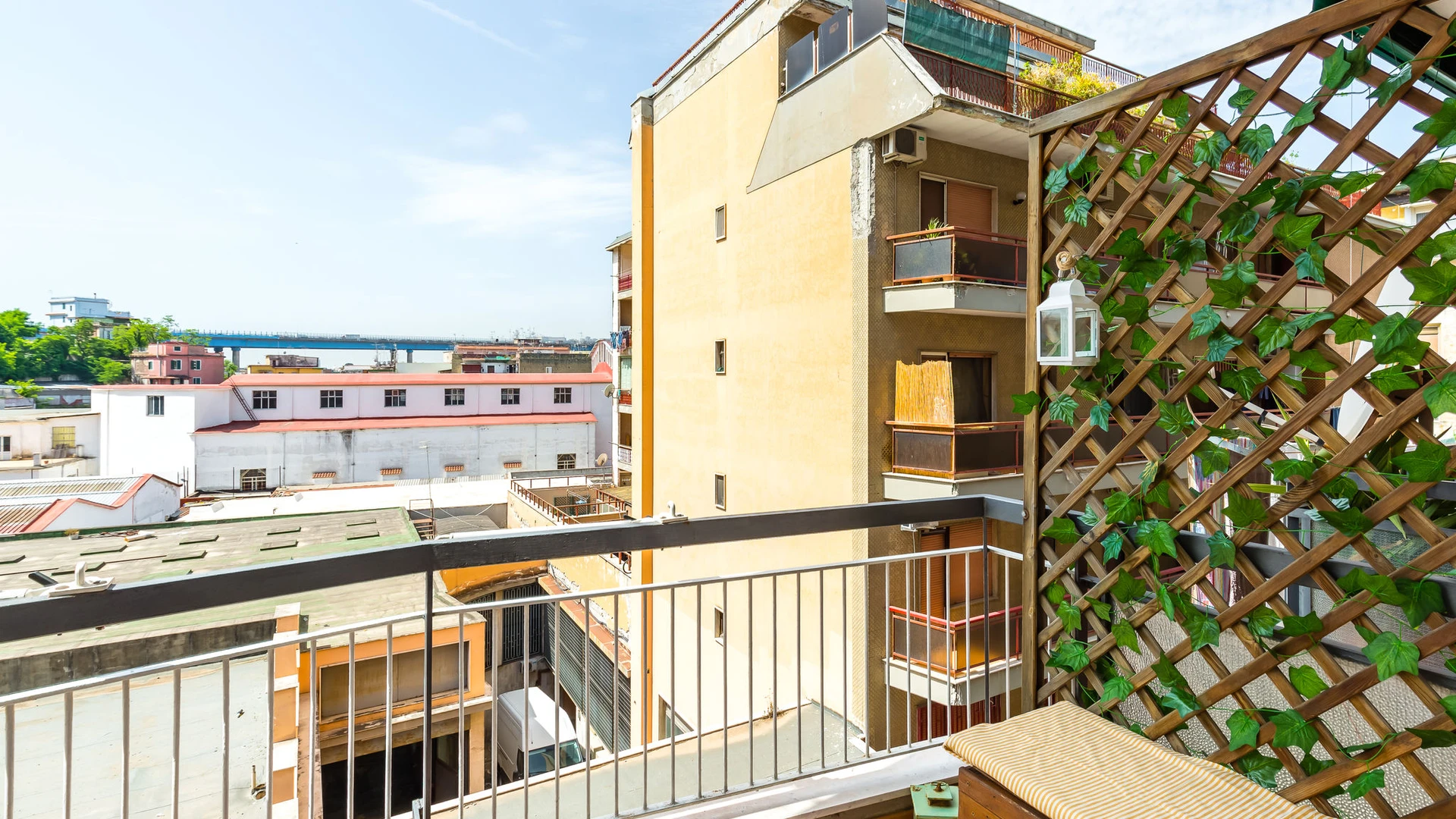 Komplette Wohnung voll möbliert in Neapel