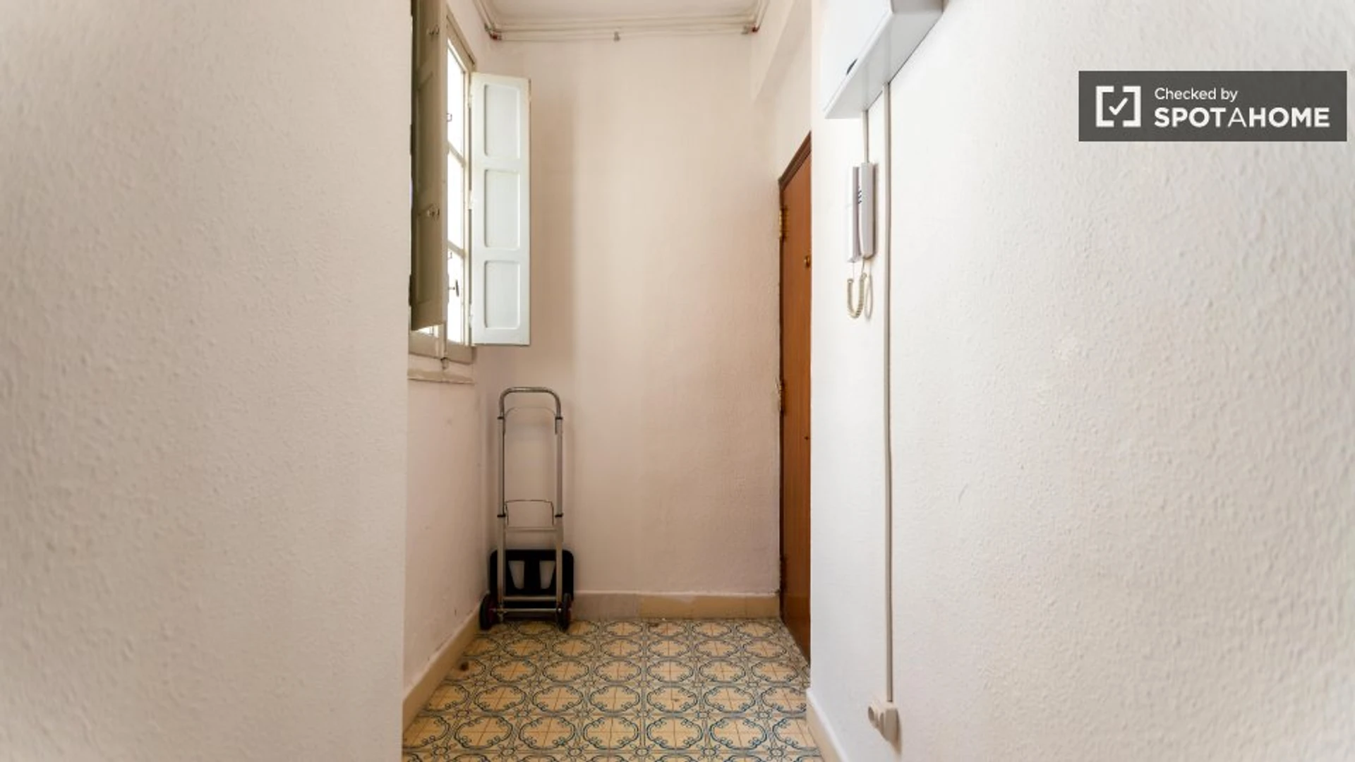 Chambre à louer dans un appartement en colocation à Torrent