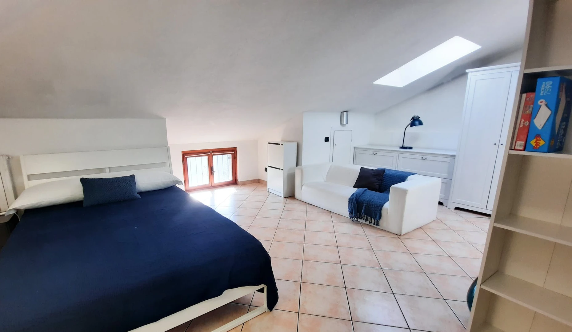 Habitación compartida en apartamento de 3 dormitorios Bérgamo