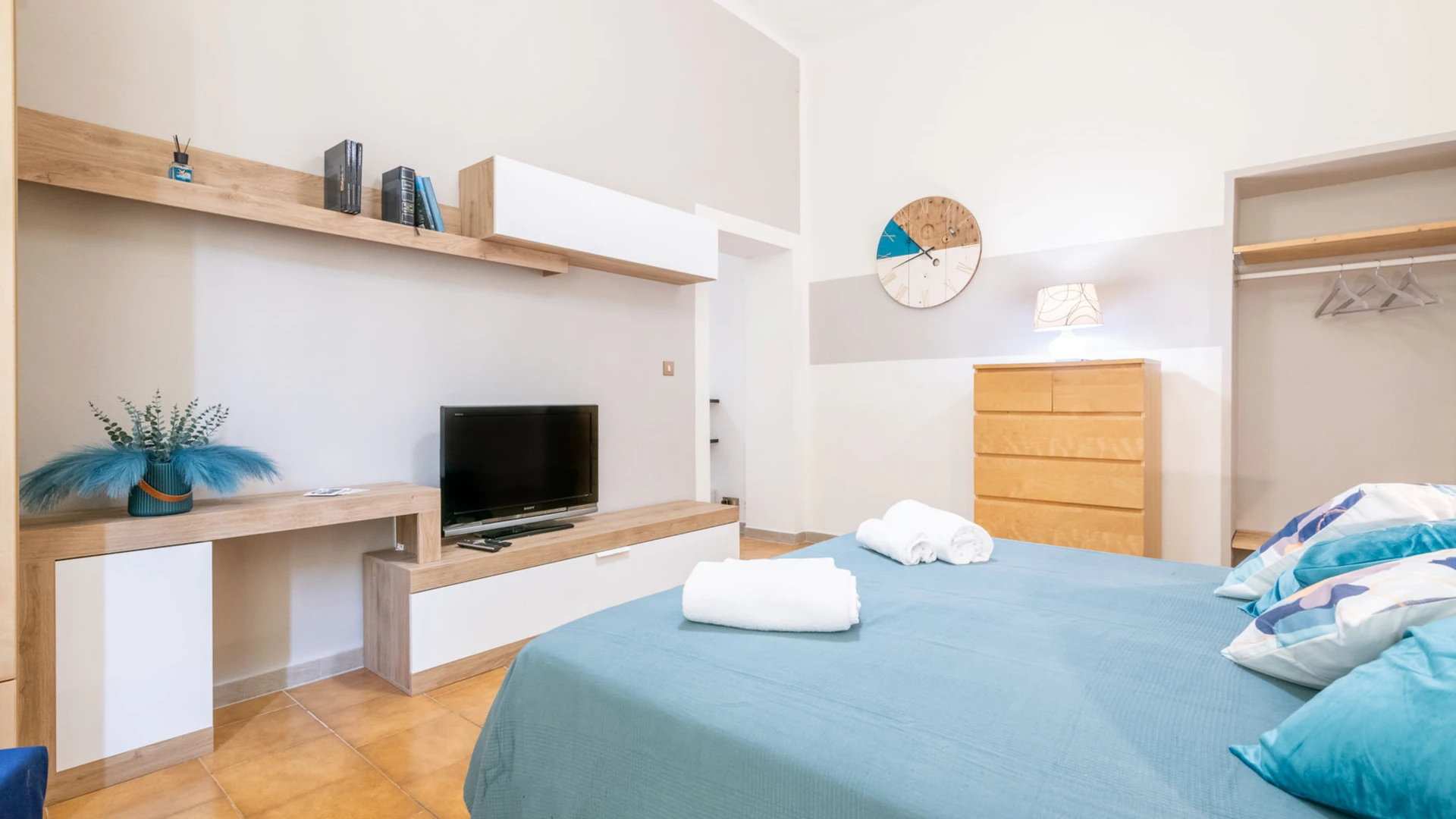 Alojamiento con 3 habitaciones en Livorno