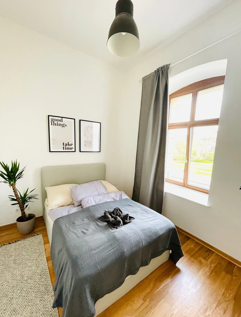Zimmer mit Doppelbett zu vermieten Leipzig