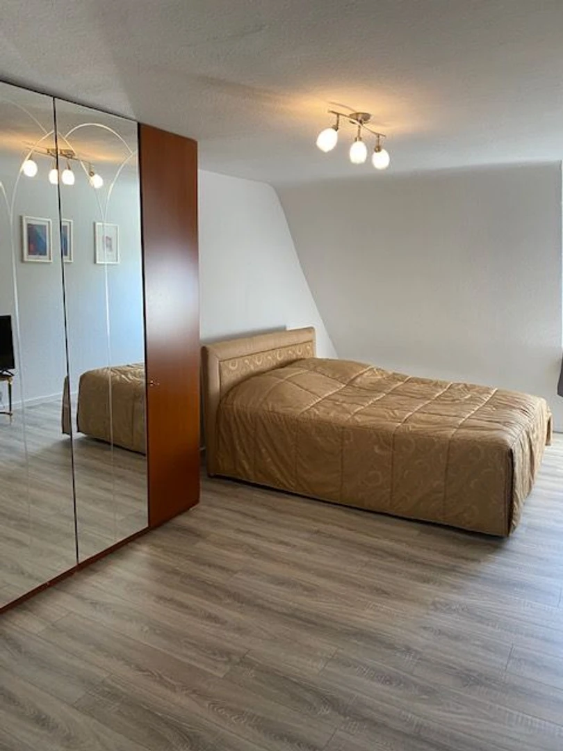 Eschborn de çift kişilik yataklı kiralık oda