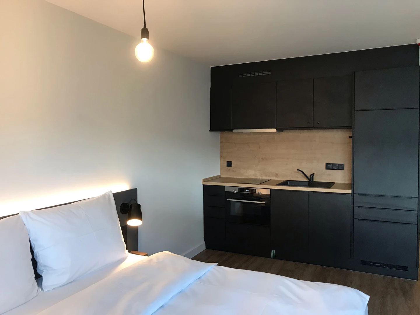 Zimmer mit Doppelbett zu vermieten Wiesbaden