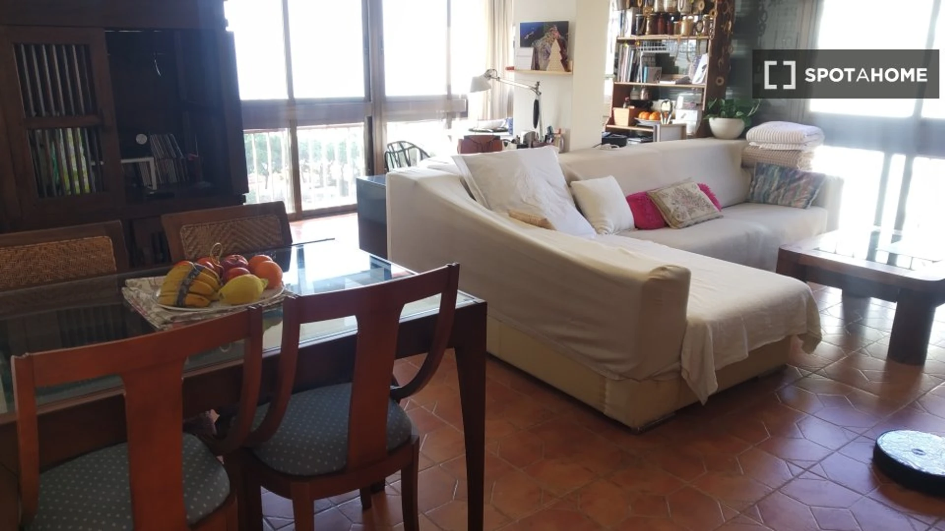 Komplette Wohnung voll möbliert in Alicante