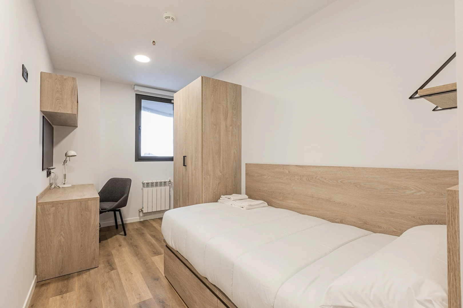 Cheap private room in Santander