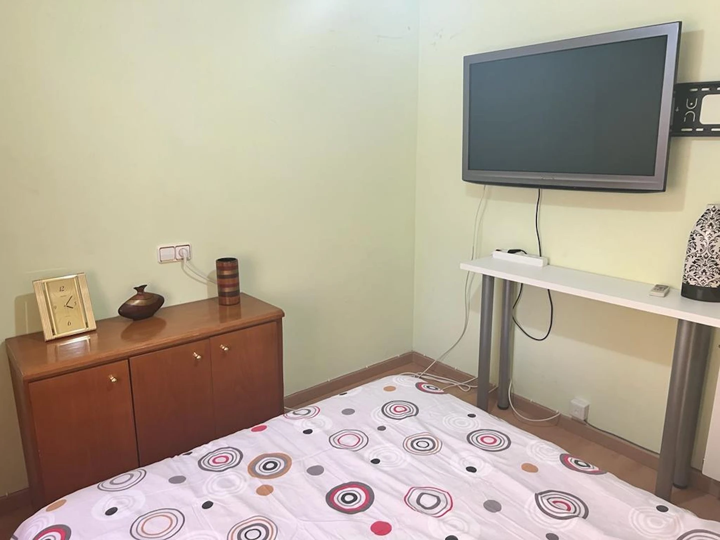 Cheap private room in Castelldefels