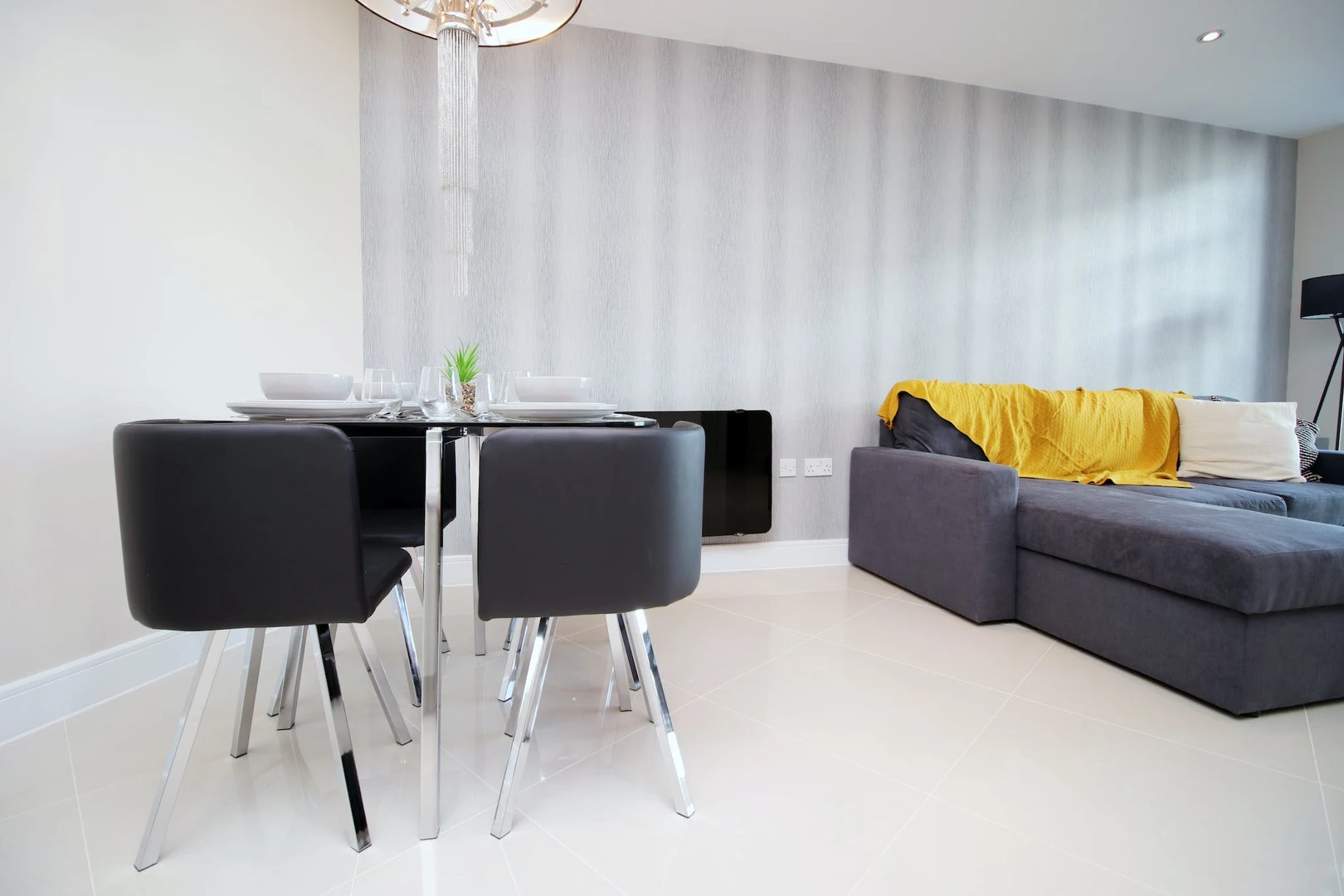 Modern and bright flat in Cardiff