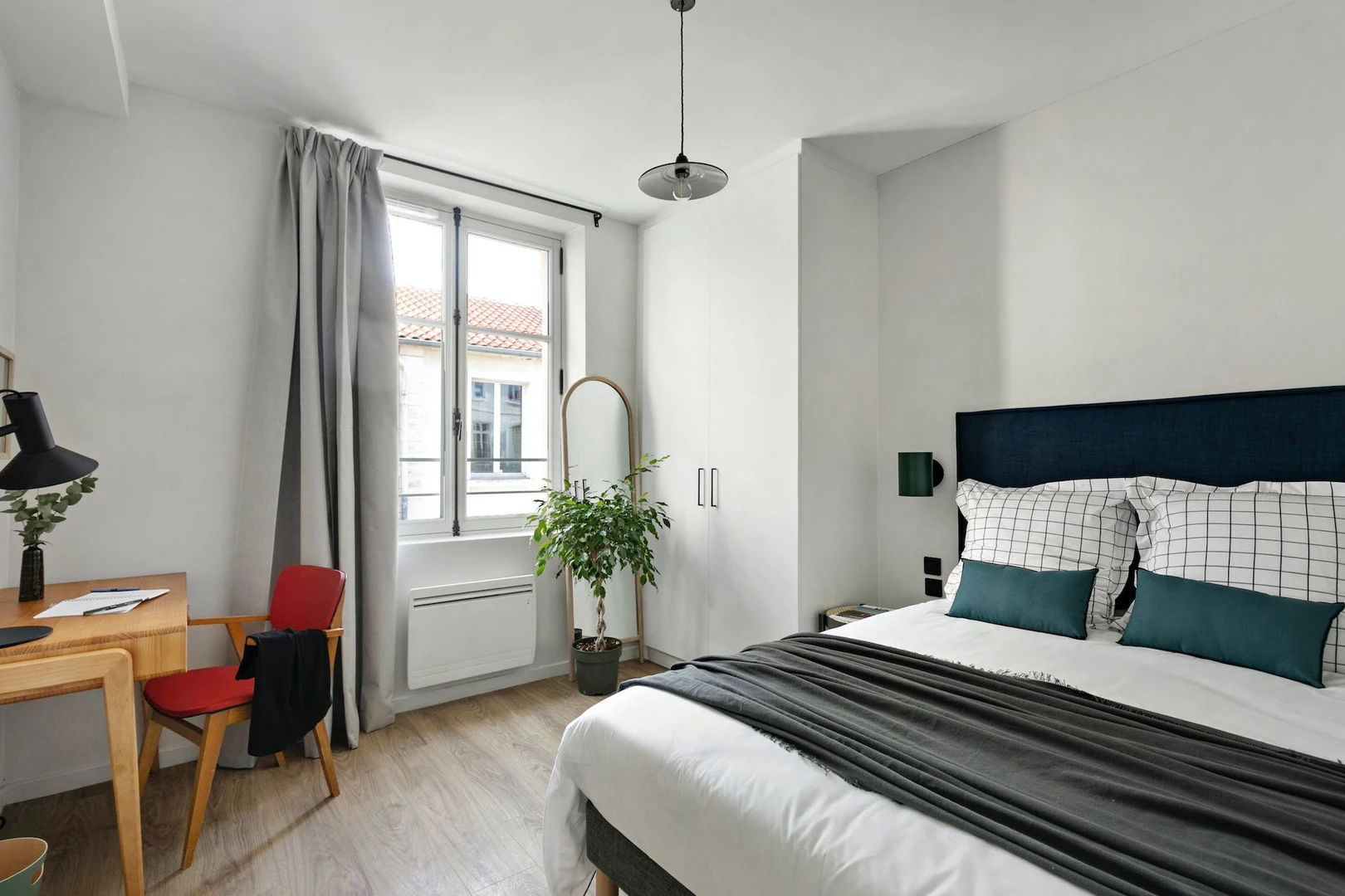 Bright shared room for rent in Nancy