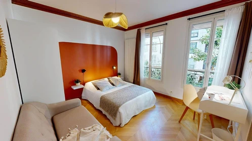 Paris de ucuz özel oda