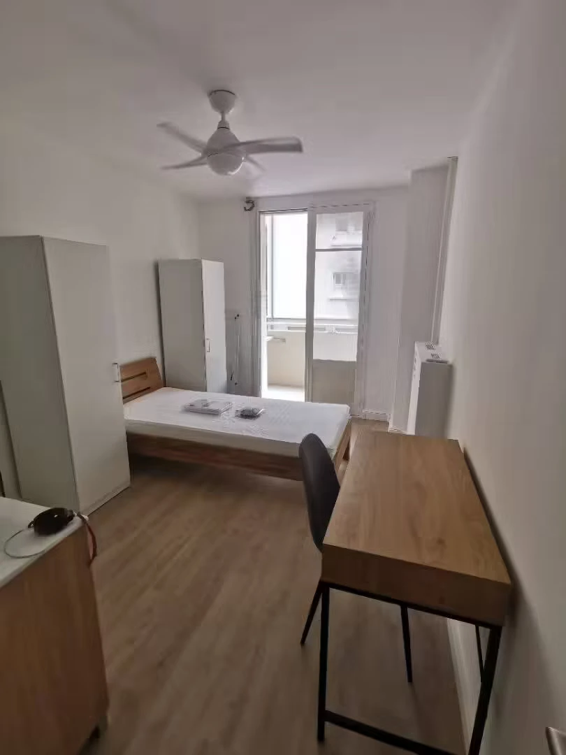 Room for rent in a shared flat in Toulon
