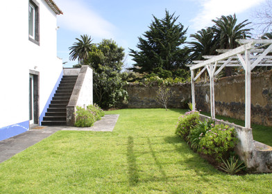 Alojamento com 3 quartos em Ponta Delgada