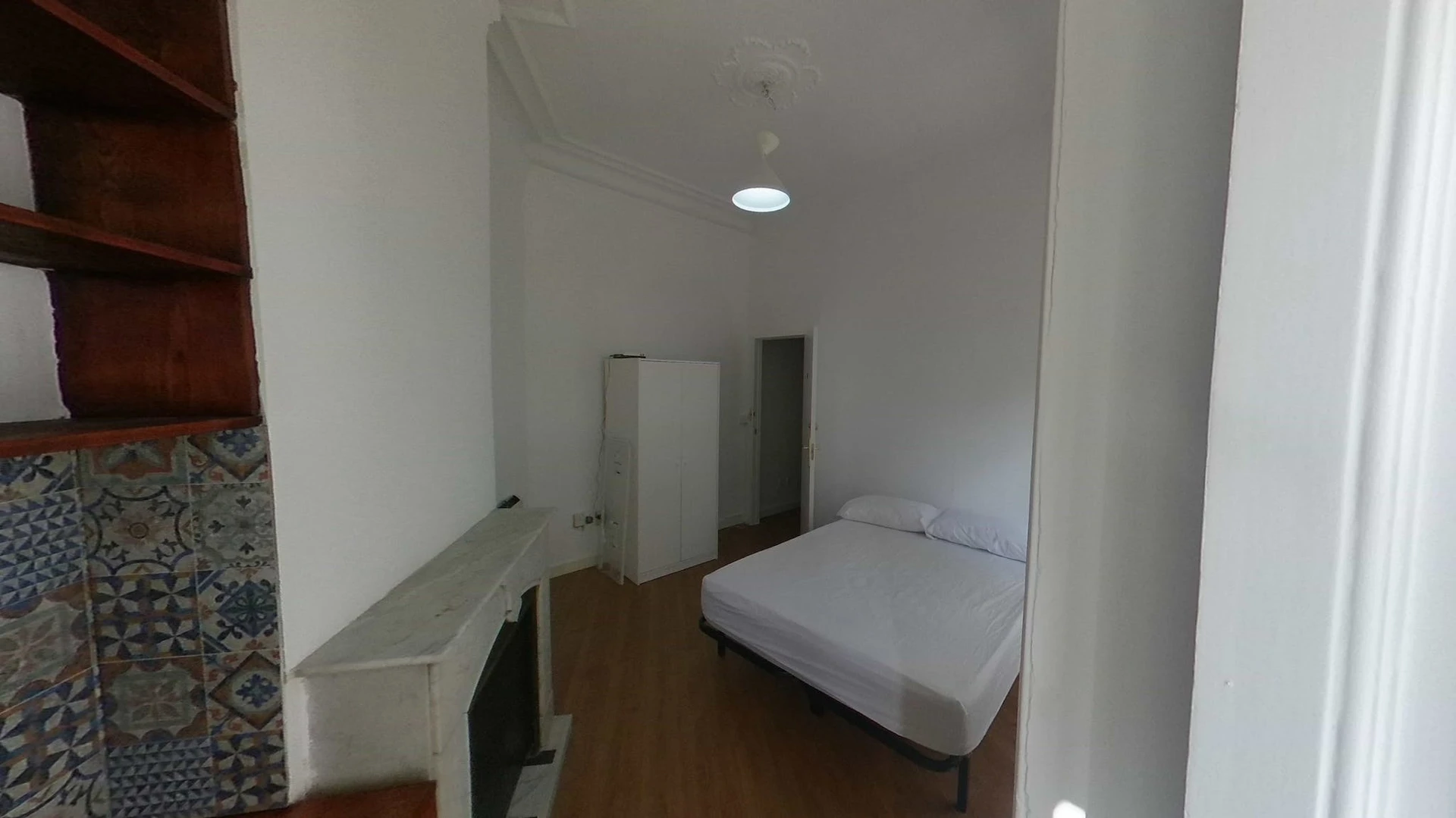 Mehrbettzimmer in 3-Zimmer-Wohnung Madrid