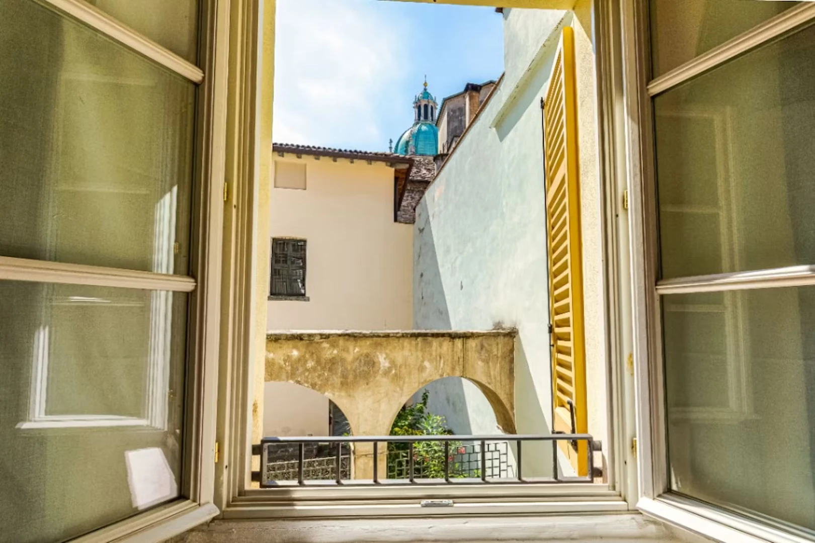 Two bedroom accommodation in Como