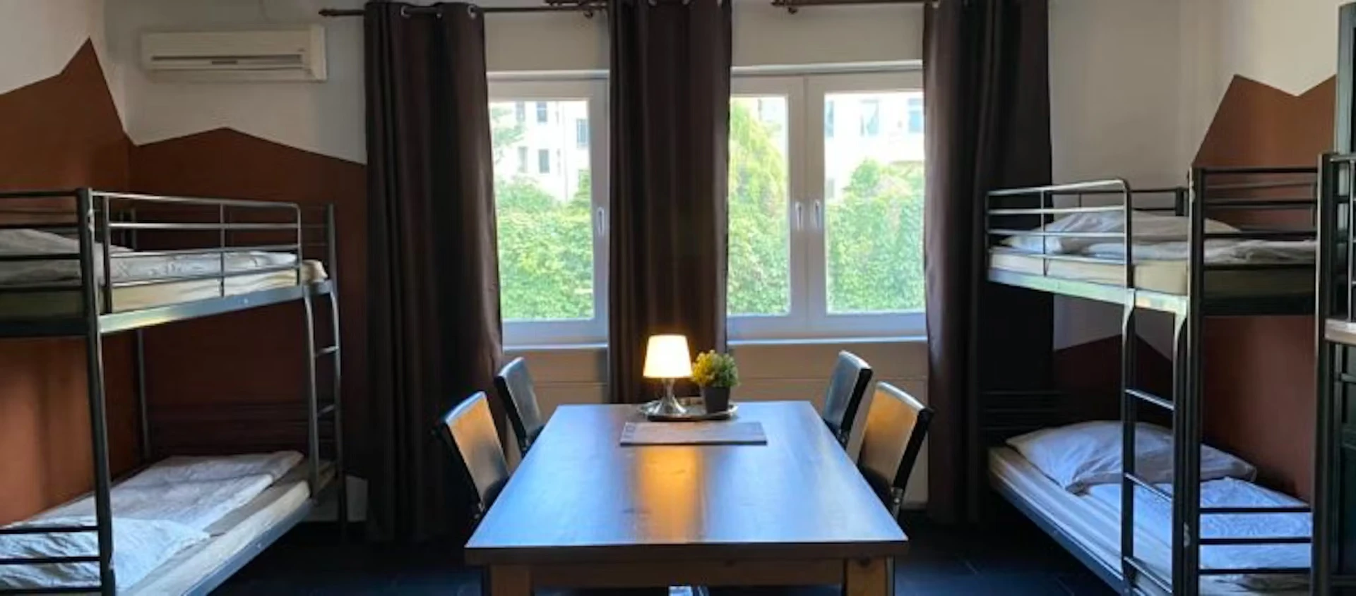 Shared room with desk in Berlin