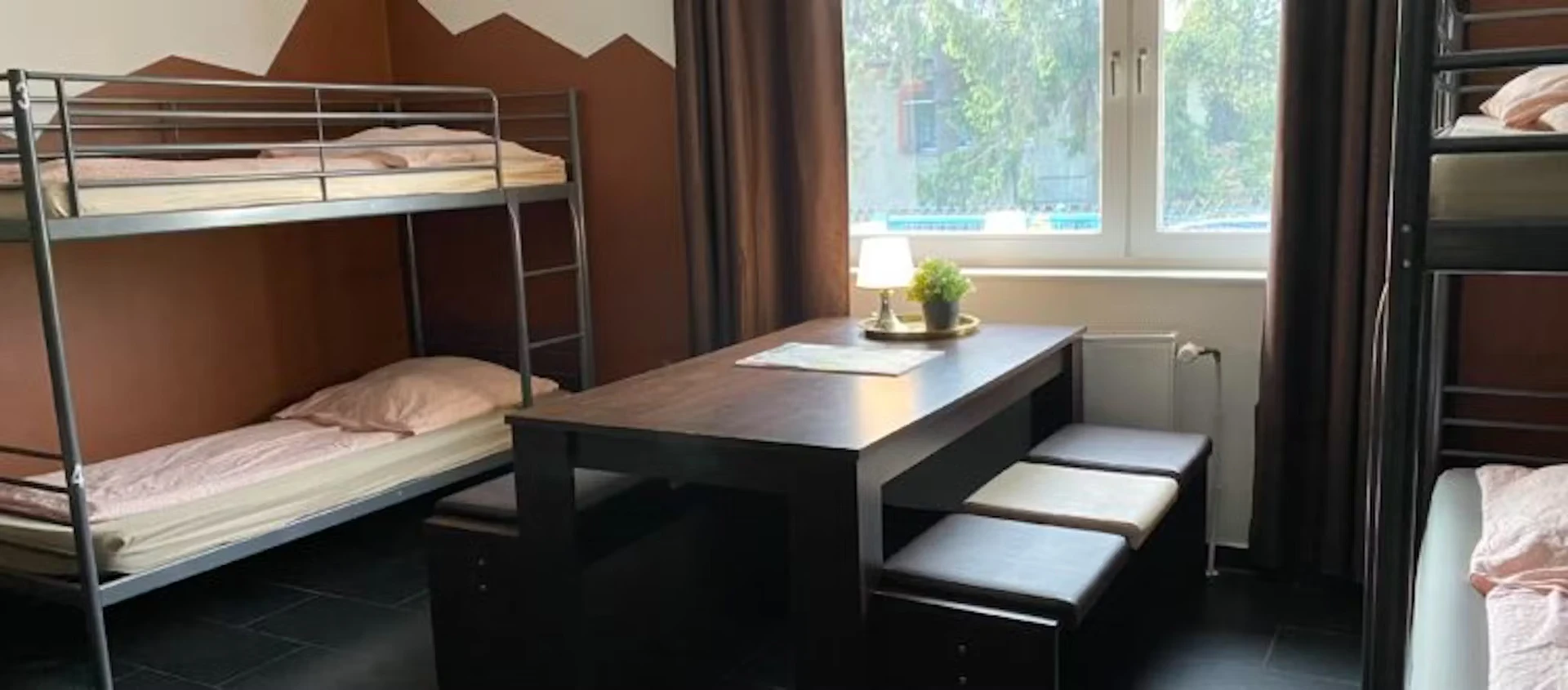 Shared room with desk in Berlin