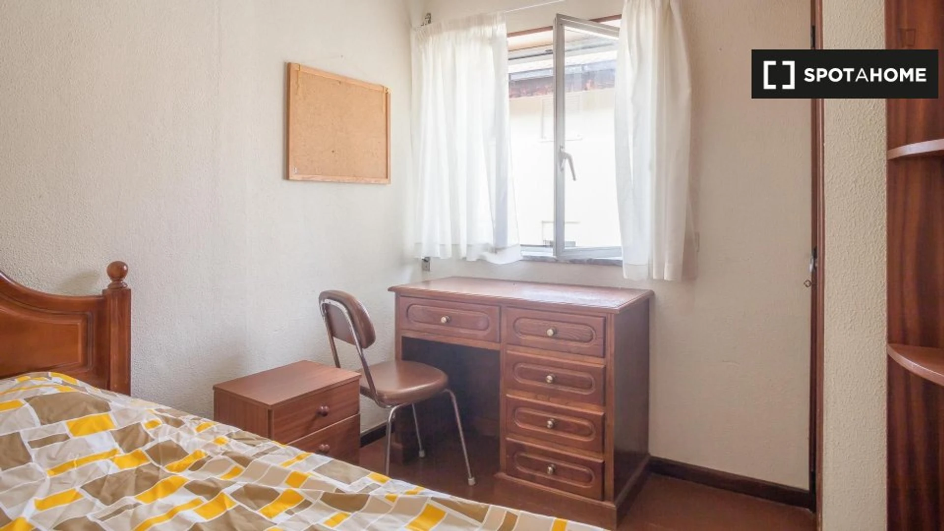 Zimmer mit Doppelbett zu vermieten Coimbra