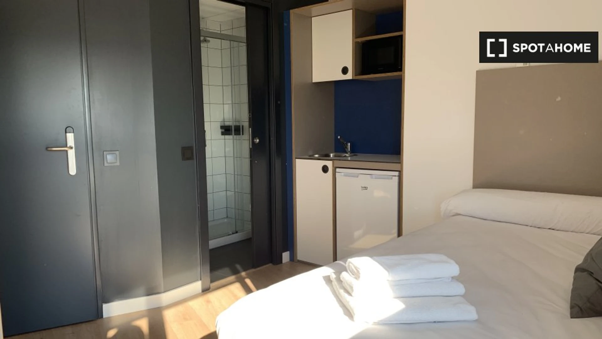 Habitación en alquiler con cama doble Málaga