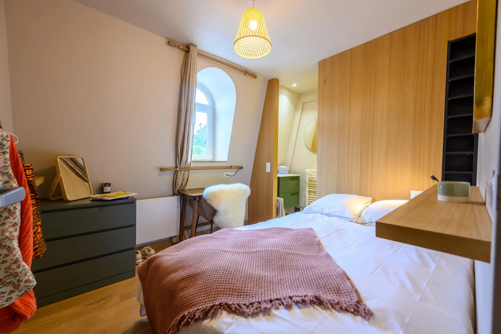 Cheap shared room in Lille