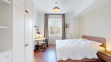 Cheap private room in Paris